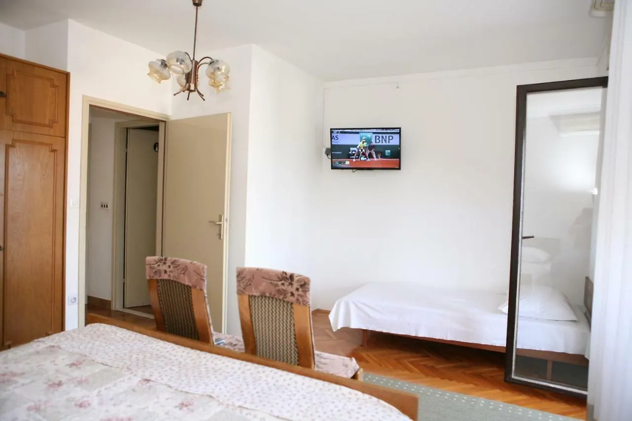 Rooms And Apartments Kurtovic Trogir Guest house