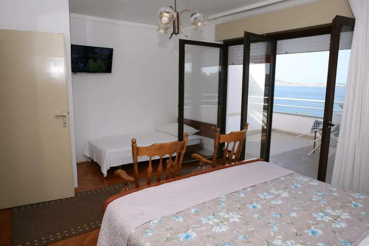 Rooms And Apartments Kurtovic Trogir Guest house